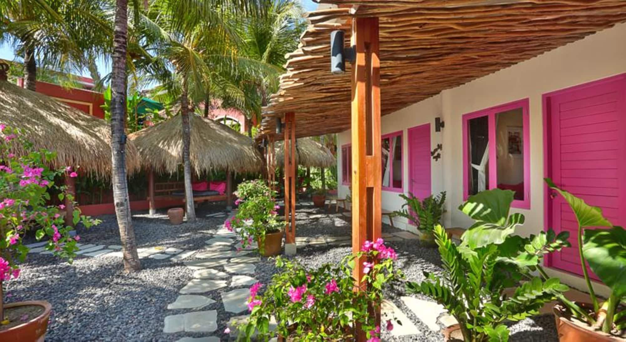 Pinkcoco Uluwatu - Constant Surprises - For Cool Adults Only Hotel Exterior foto